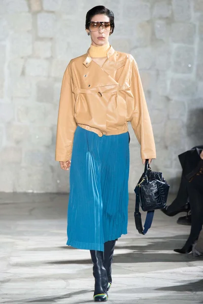 Look 18